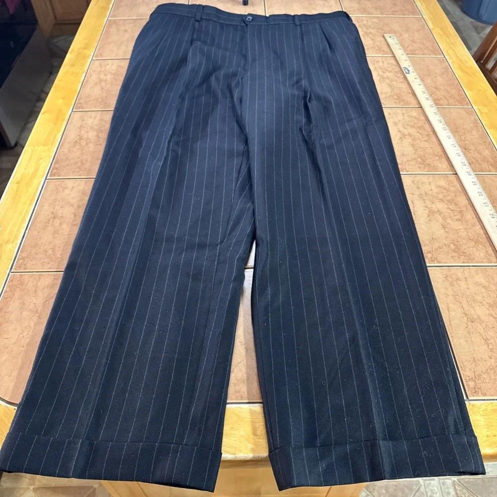 Jos A Bank Signature Gold 2 Piece Black Pin Stripe Flannel Wool Suit 44L 38 x 30